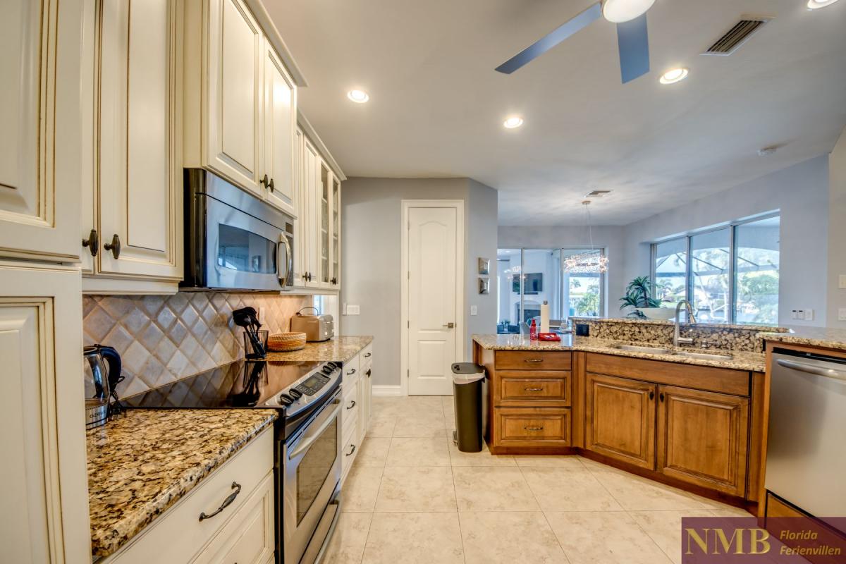 Ferienhaus-Cape-Coral-Whispering-Palms_33-Kitchen