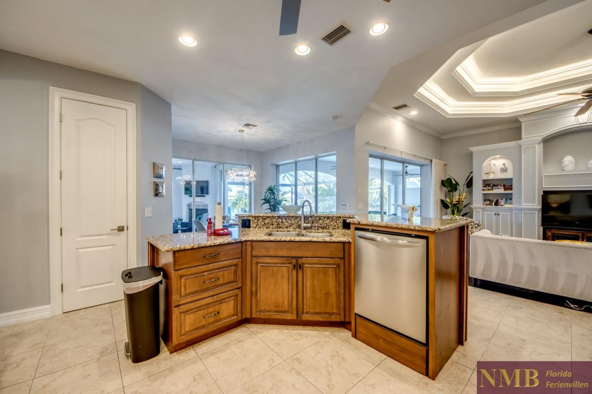 Ferienhaus-Cape-Coral-Whispering-Palms_34-Kitchen