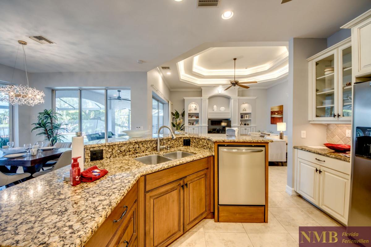 Ferienhaus-Cape-Coral-Whispering-Palms_35-Kitchen
