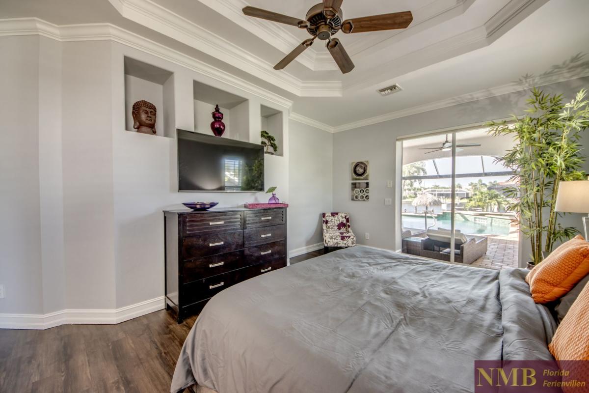 Ferienhaus-Cape-Coral-Whispering-Palms_43-Master-Bedroom