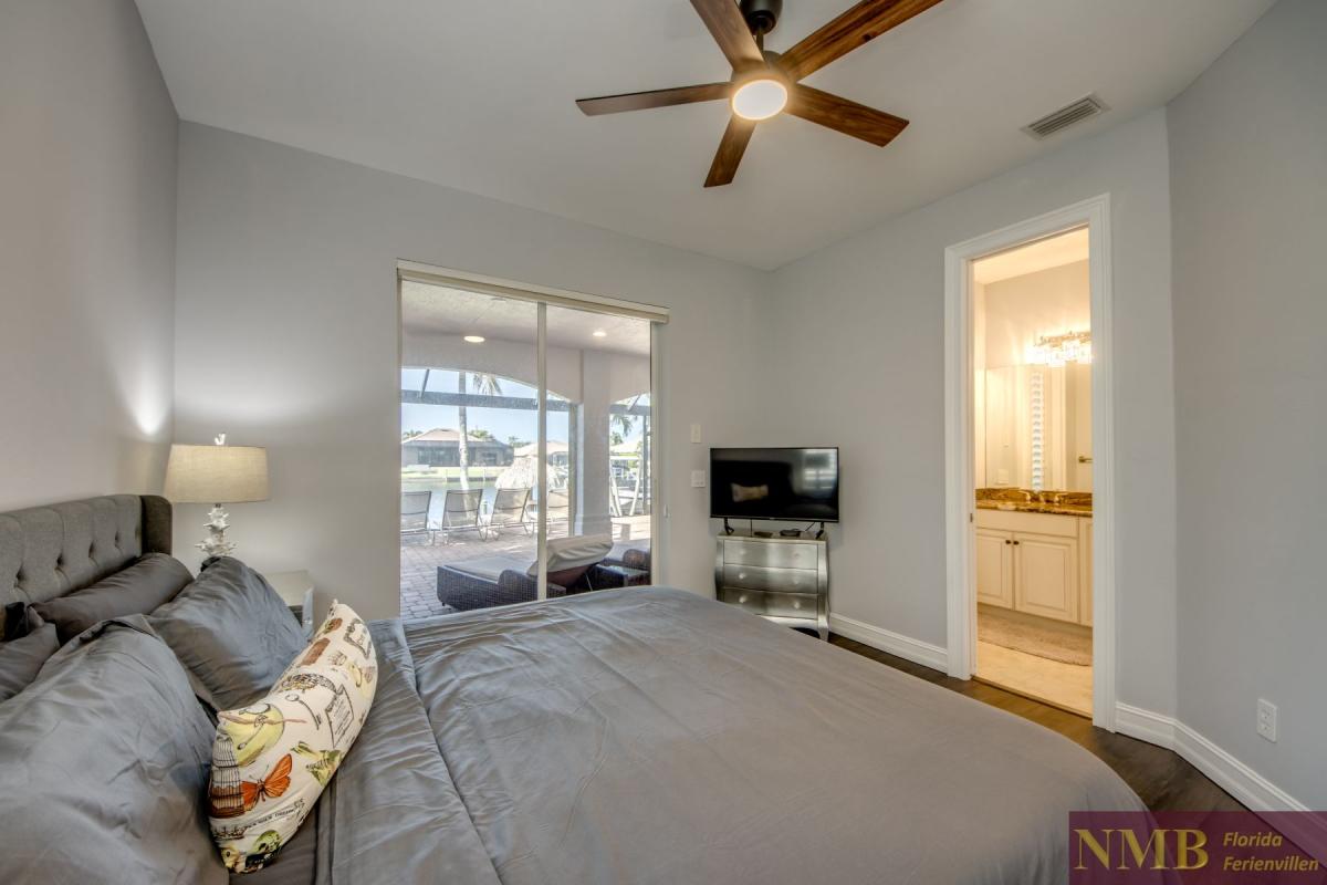 Ferienhaus-Cape-Coral-Whispering-Palms_49-Guest-Suite