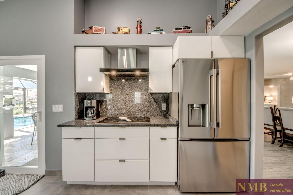 Cape_Coral_Ferienhaeuser_Sunshine_19-Kitchen