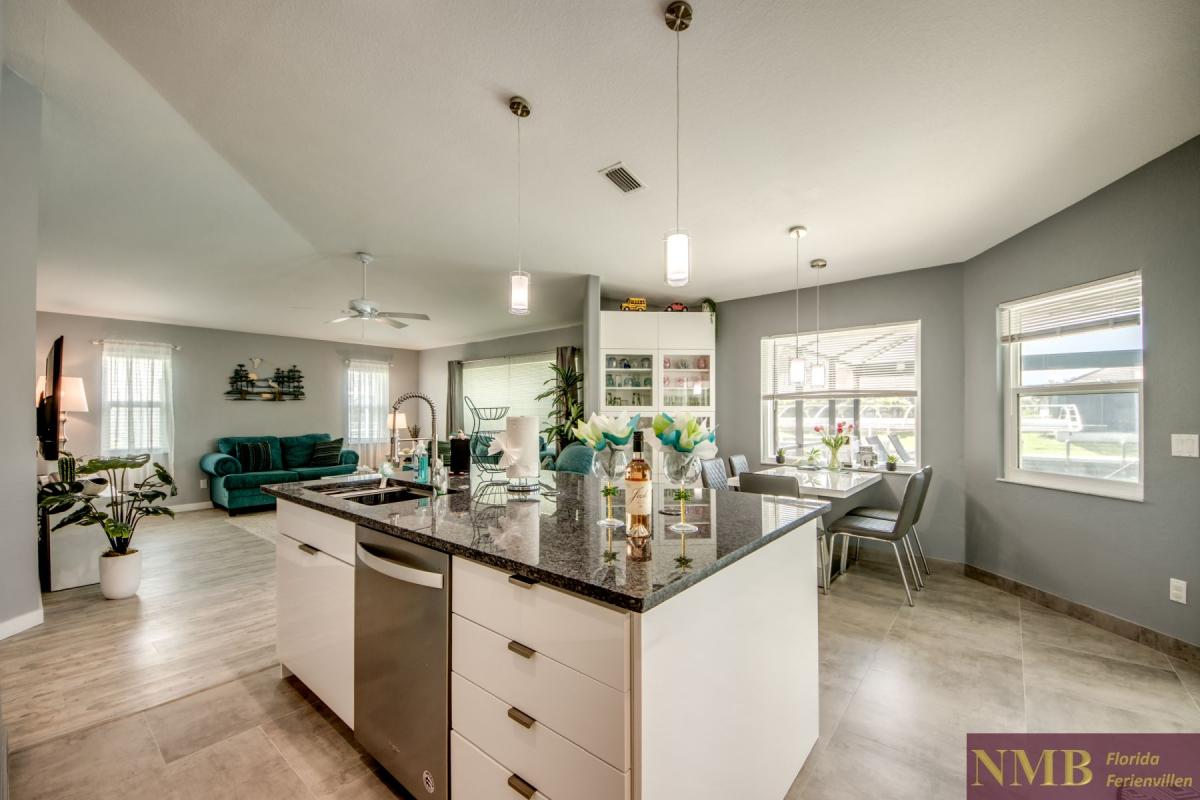 Cape_Coral_Ferienhaeuser_Sunshine_21-Kitchen