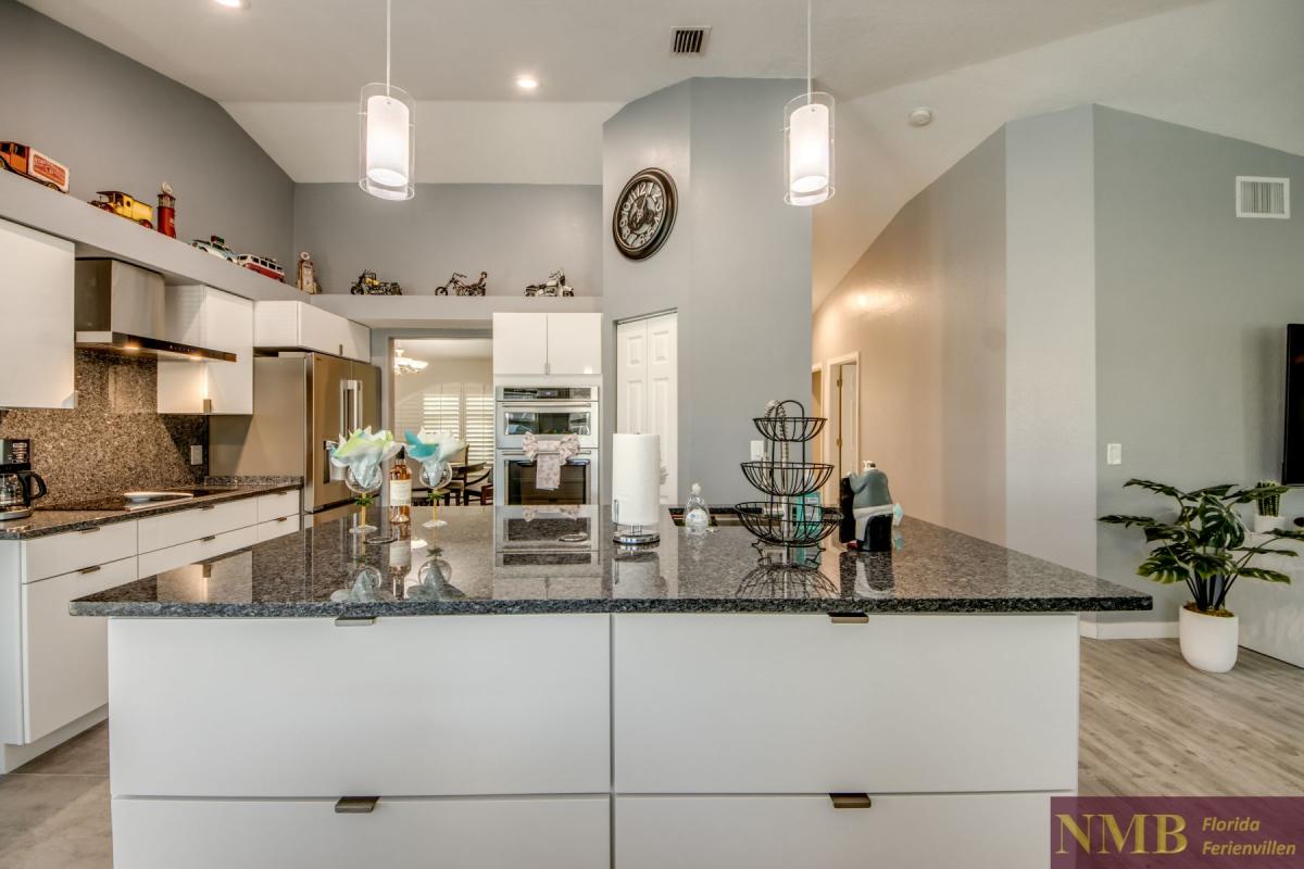 Cape_Coral_Ferienhaeuser_Sunshine_28-Kitchen