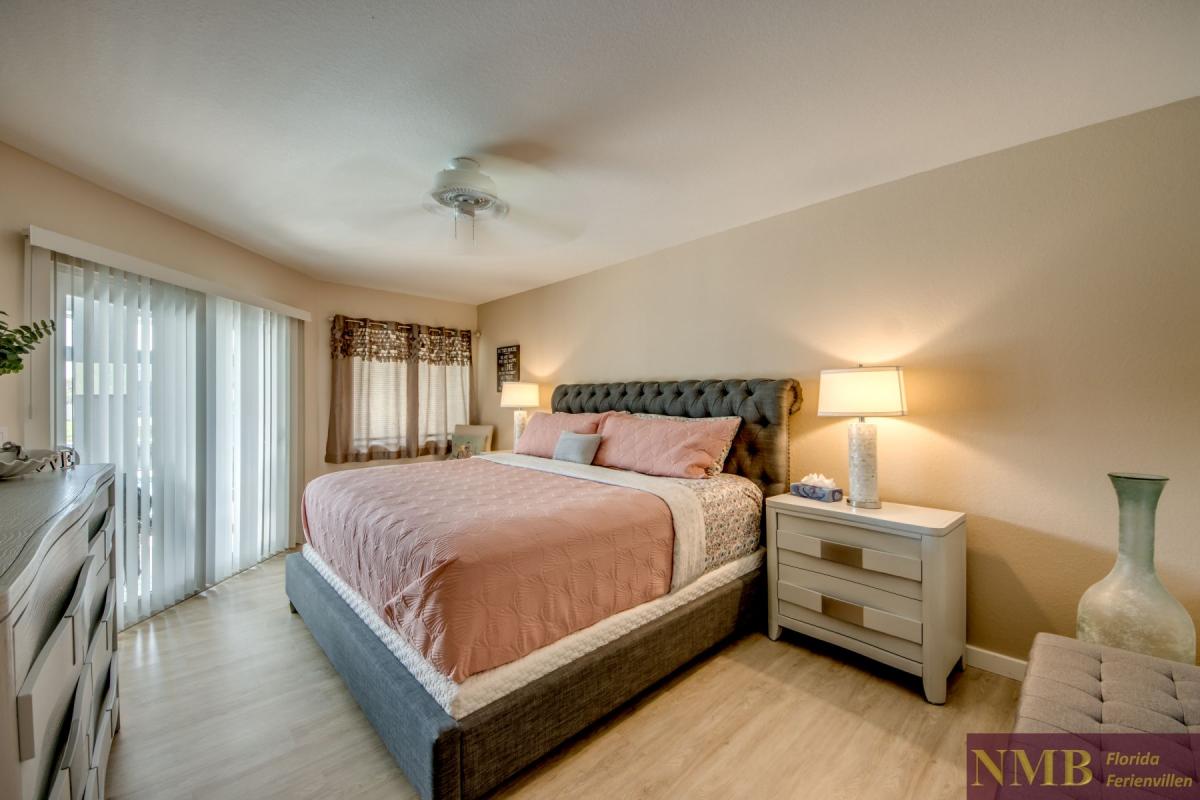 Cape_Coral_Ferienhaeuser_Sunshine_37-Master-Bedroom