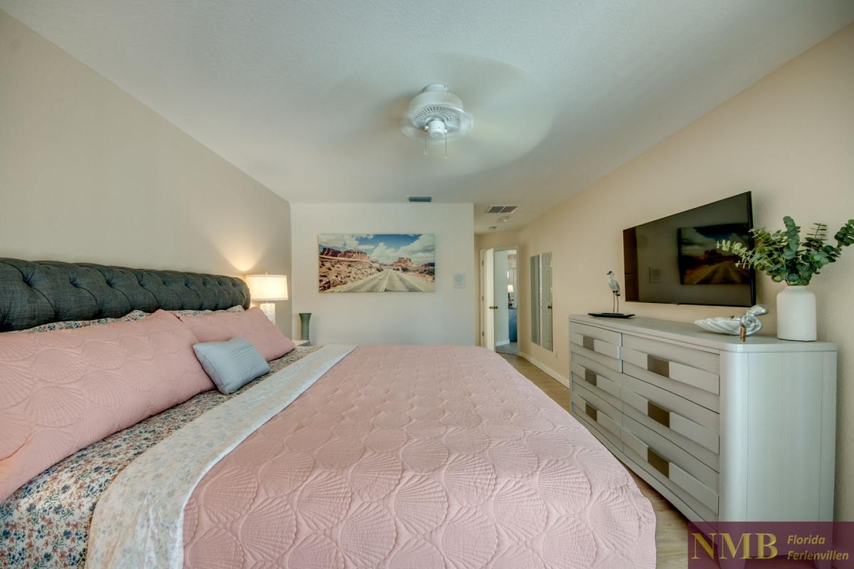 Cape_Coral_Ferienhaeuser_Sunshine_41-Master-Bedroom