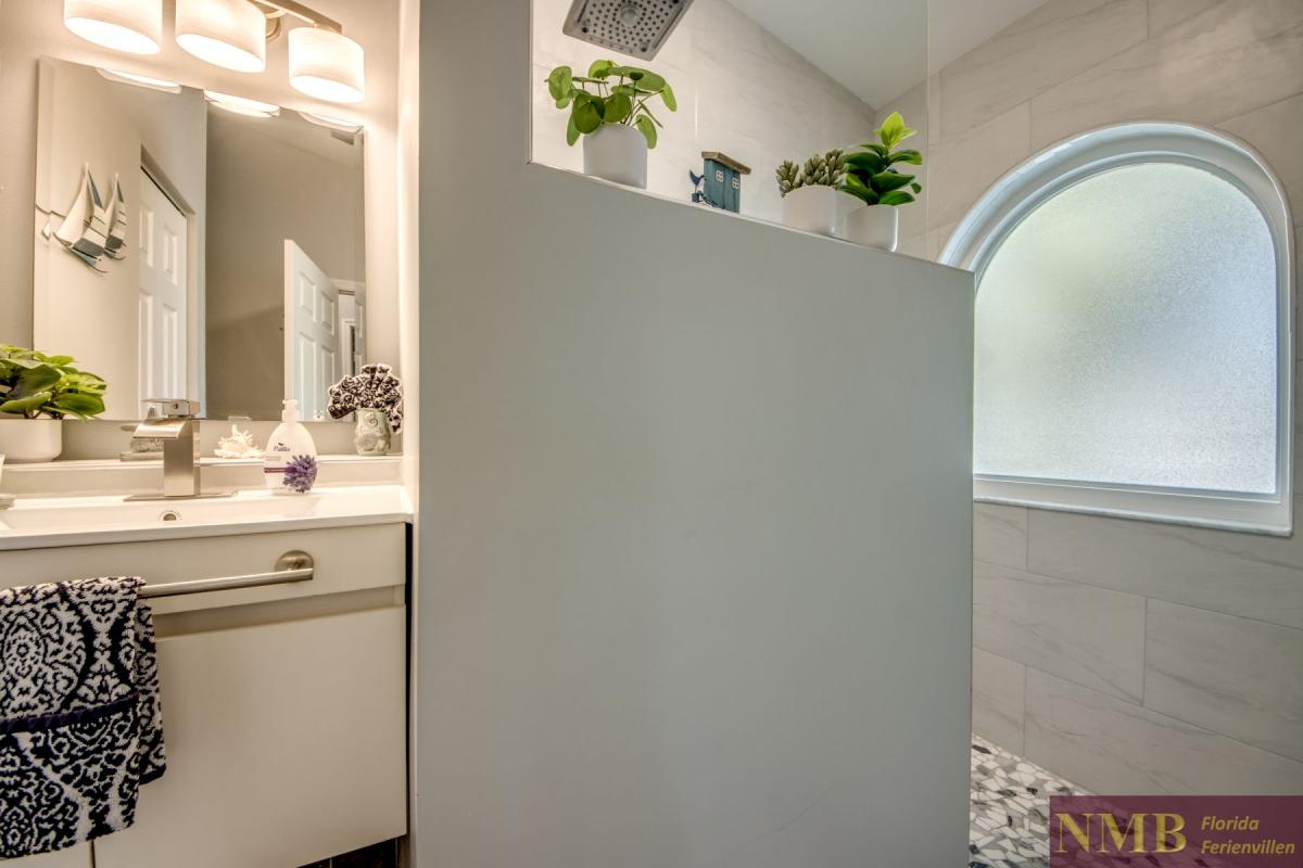 Cape_Coral_Ferienhaeuser_Sunshine_52-Guest-Bathroom