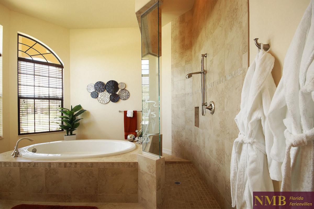 Ferienhaus_Cape_Coral_Sunlight-master-bath-01