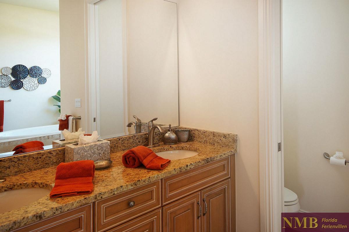 Ferienhaus_Cape_Coral_Sunlight-master-bath-02