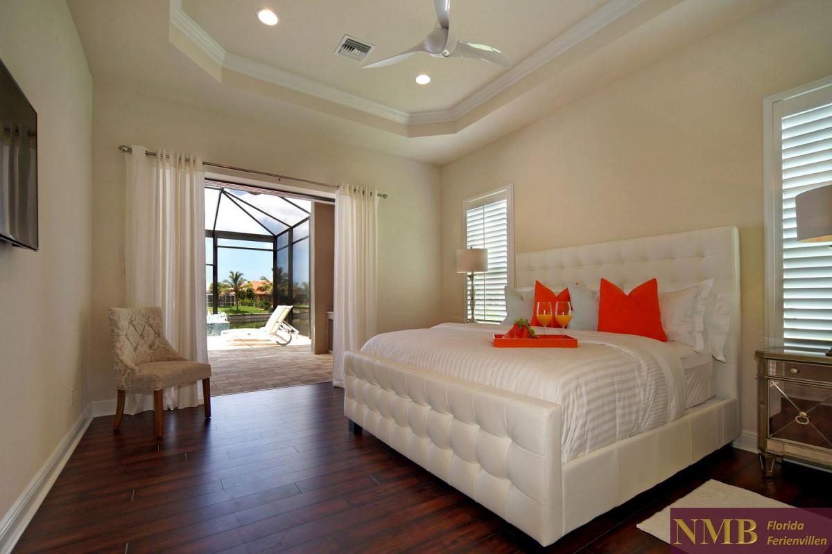 Ferienhaus-Palm_Breeze-Cape_Coral-master-bed