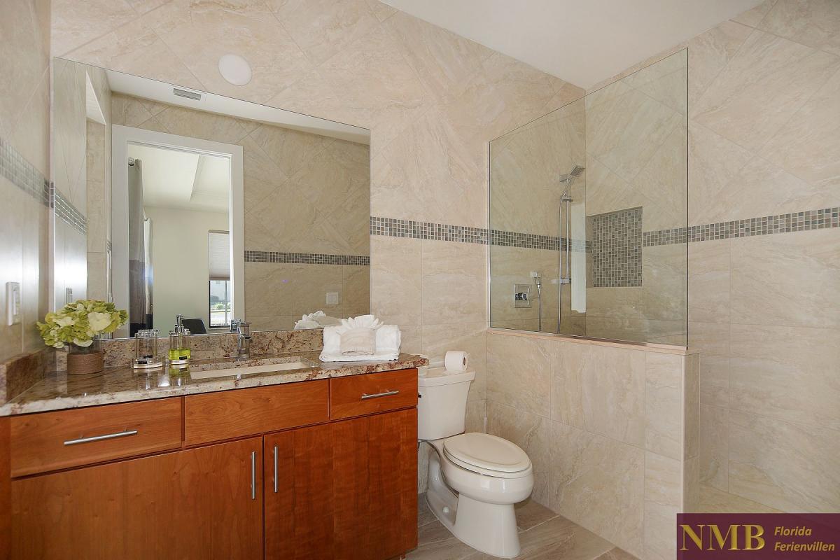 Ferienhaus_Cape_Coral_Infinity-guest-bath-01