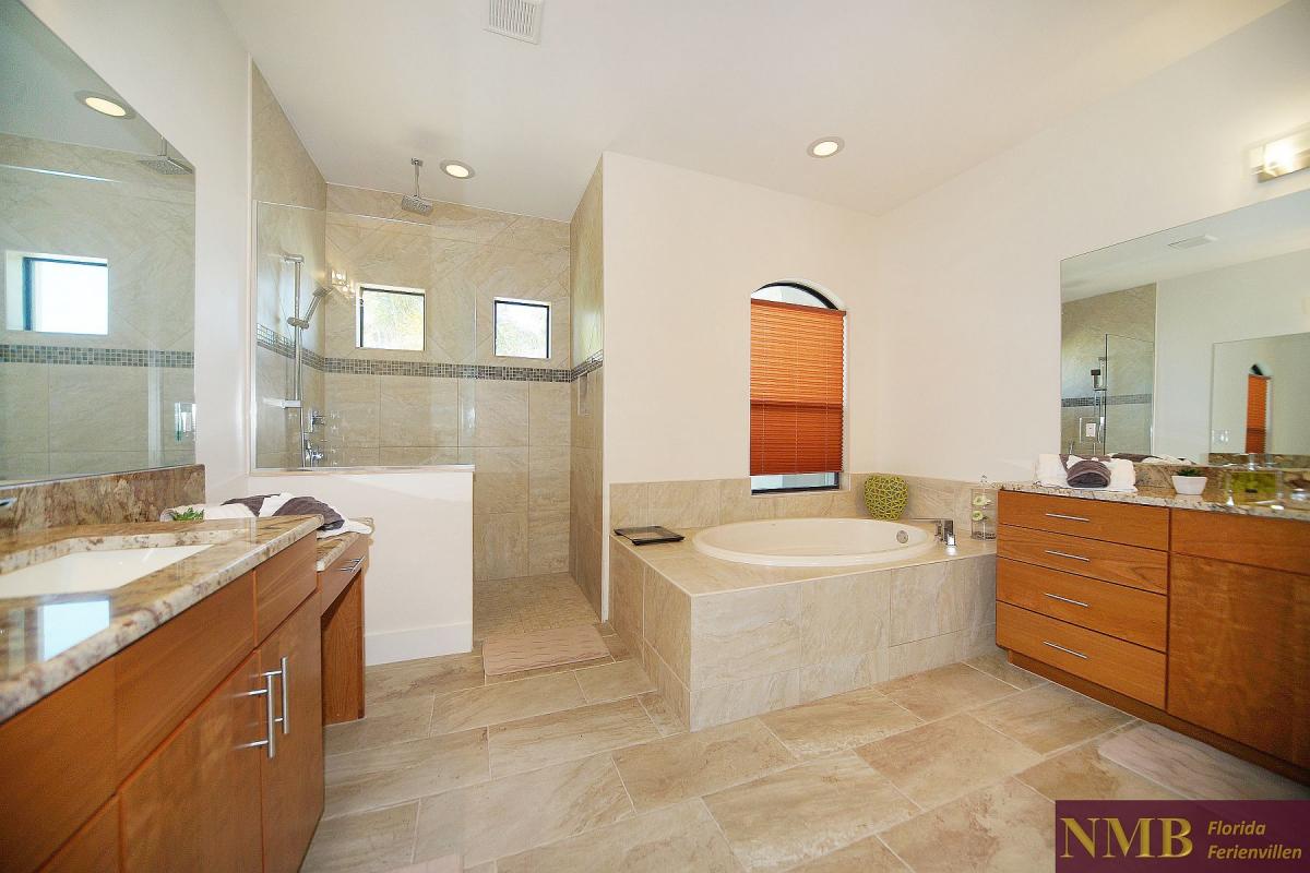 Ferienhaus_Cape_Coral_Infinity-master-bath