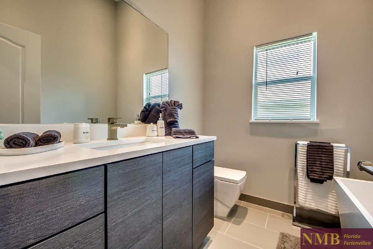 Vacation_Rental_River_Pearl_Guest_Bathroom_1