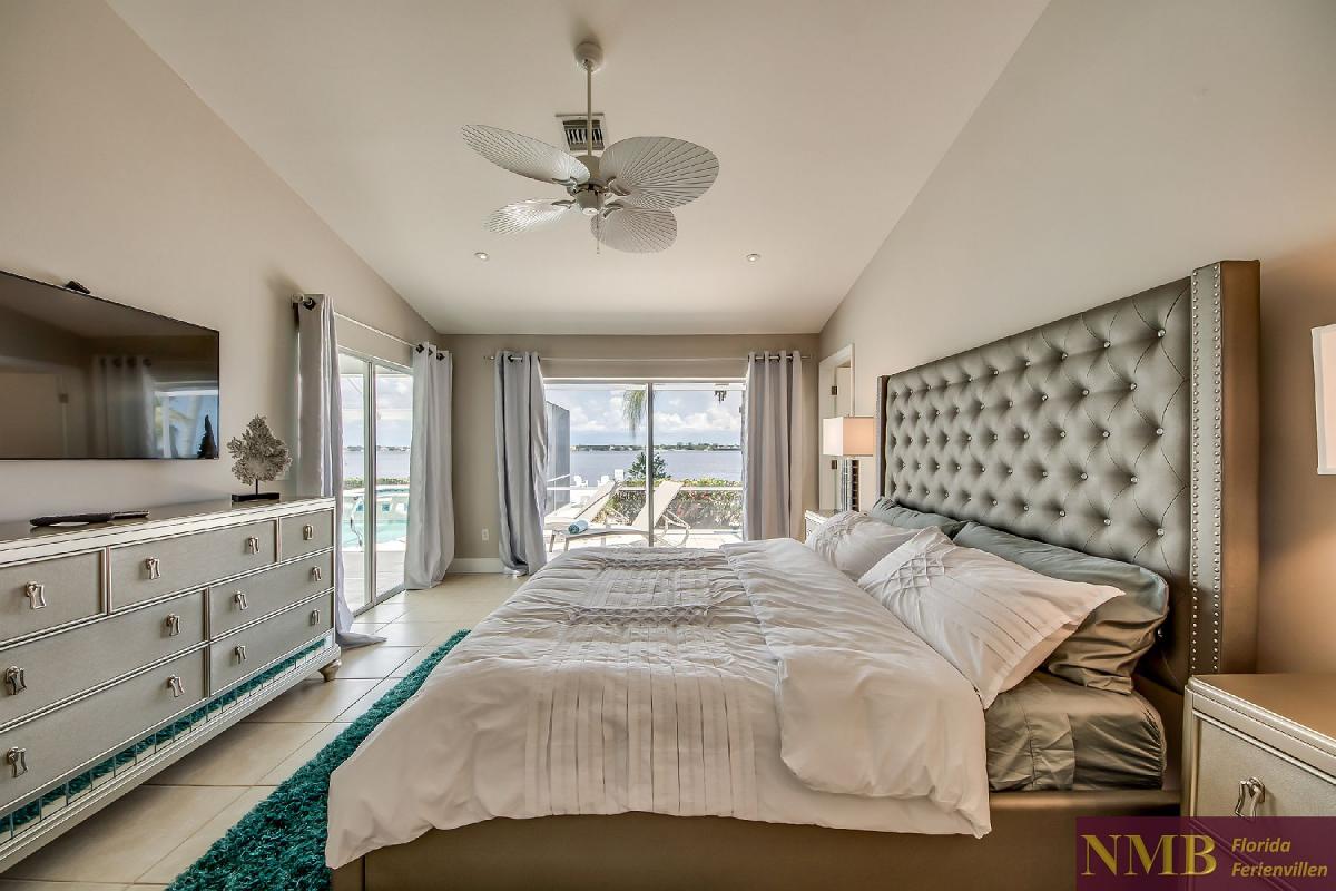 Vacation_Rental_River_Pearl_Master_Bedroom_3