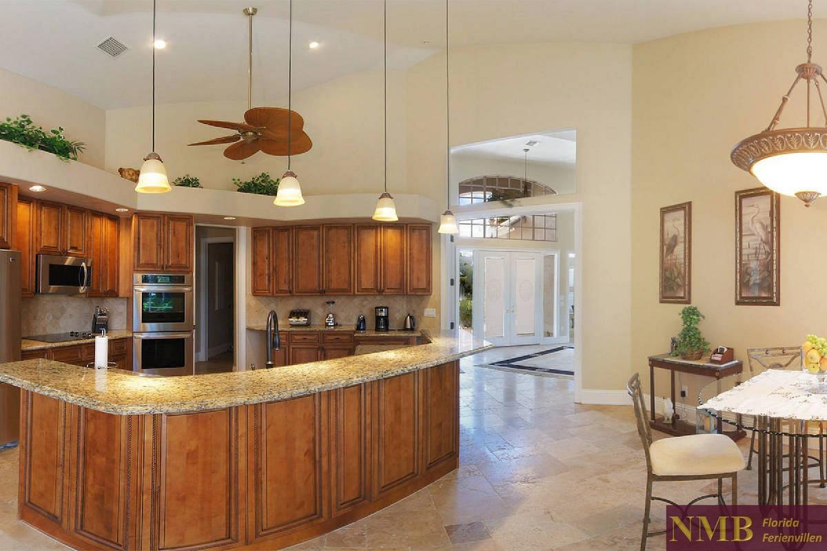 Ferienhaus_Sunny_Island_Cape_Coral_kitchen_04