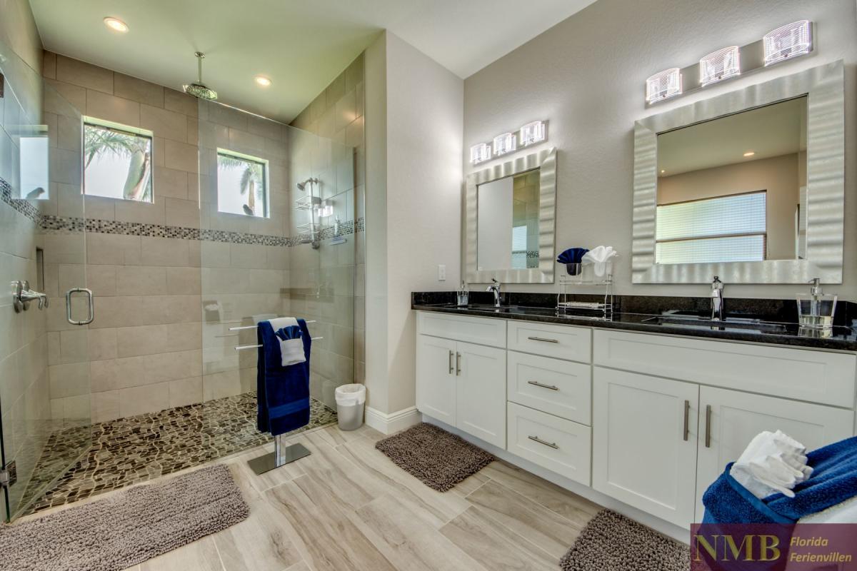 Ferienhaus-Cape-Coral-Villa-Secret-Pearl_39-Master-Bathroom