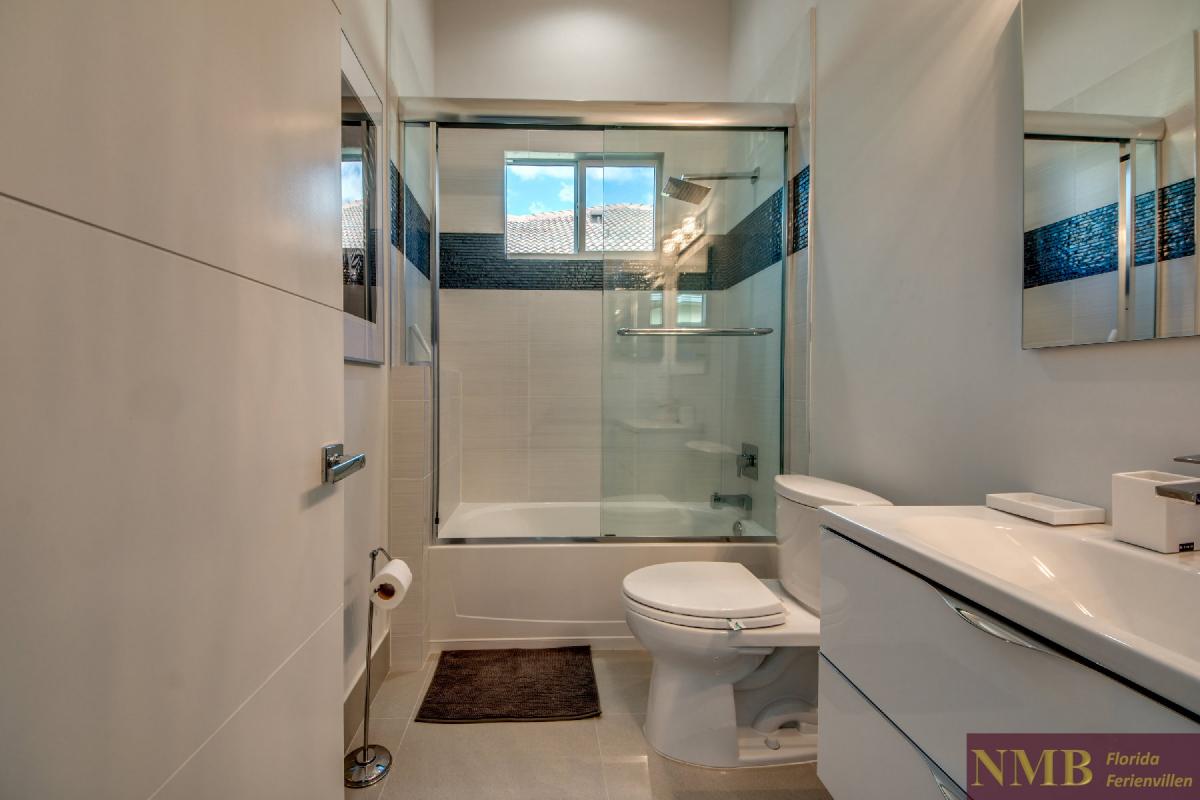 Vacation-Rental-Cape-Coral-Next-Level_Guest_Bathroom