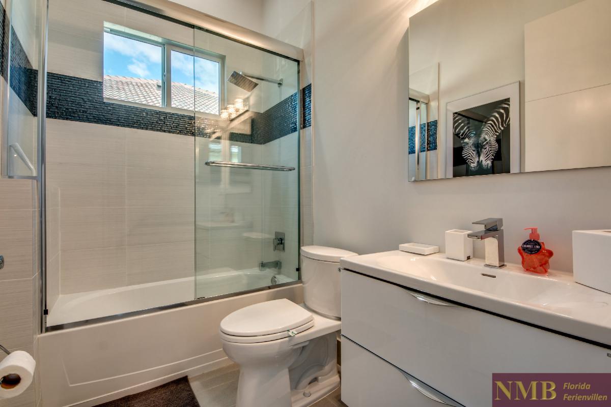 Vacation-Rental-Cape-Coral-Next-Level_Guest_Bathroom_1