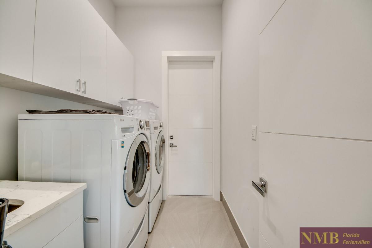 Vacation-Rental-Cape-Coral-Next-Level_Laundry_Room
