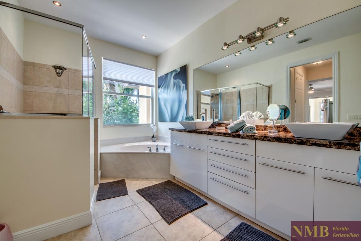 Ferienhaus-Coral-Escape_Master_Bathroom_1
