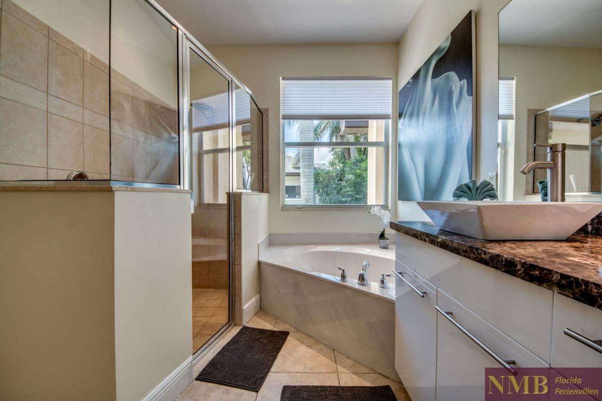 Ferienhaus-Coral-Escape_Master_Bathroom_2