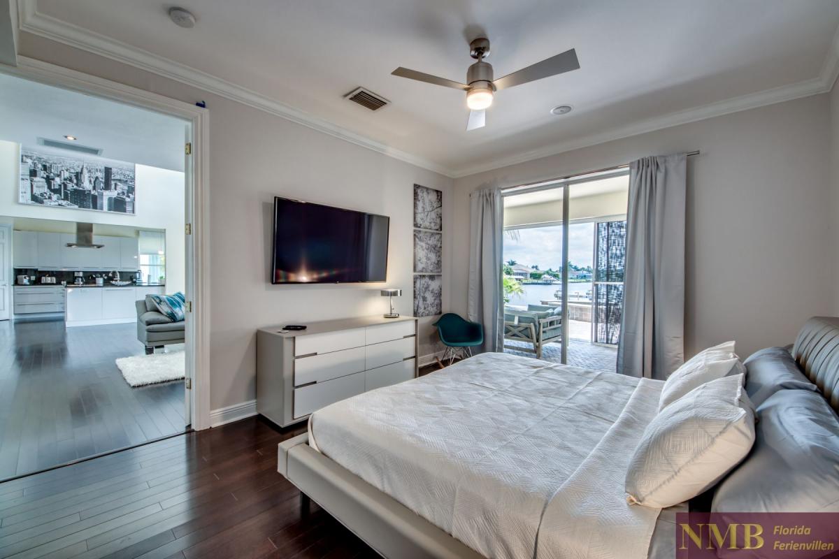 Ferienhaus-Coral-Escape_Master_Bedroom_3