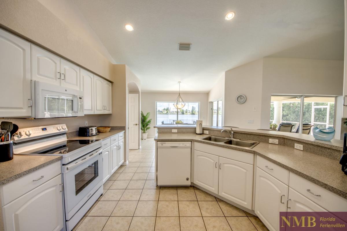 Ferienhaus-Cape-Coral-Villa-Lifetime_35-Kitchen