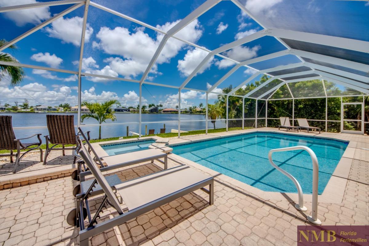 Ferienhaus-Cape-Coral-Villa-Lifetime_64-Pool-Hot-Tub