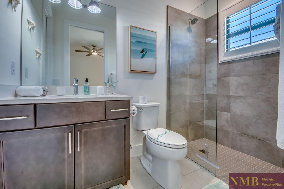 Ferienhaus-Cape-Coral-Long-Island_39-Guest-Suite-Bathroom