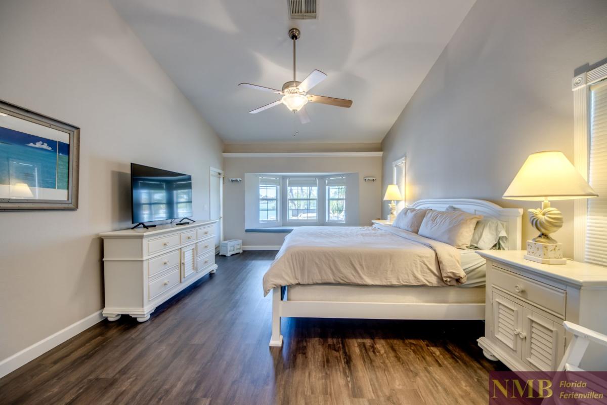 Ferienhaus-Cape-Coral-Blue-Diamond_29-Second-Master