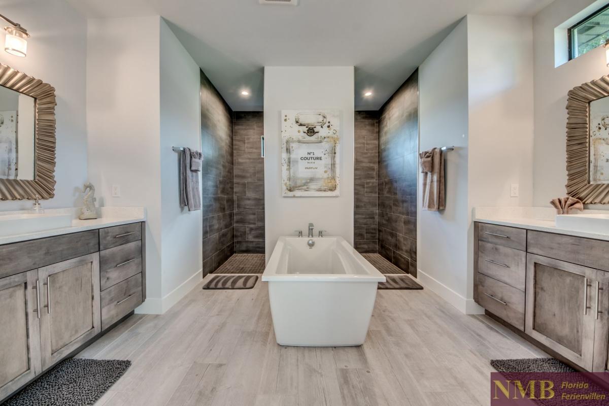 Ferienhaus-Cape-Coral-White-Shell_39-Master-Bathroom