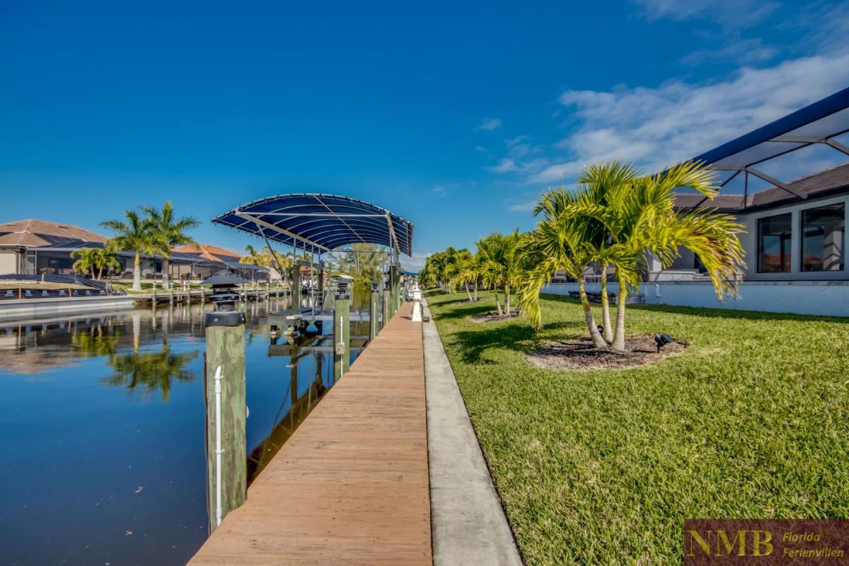 Ferienhaus-Cape-Coral-White-Shell_76-Backyard-Dock