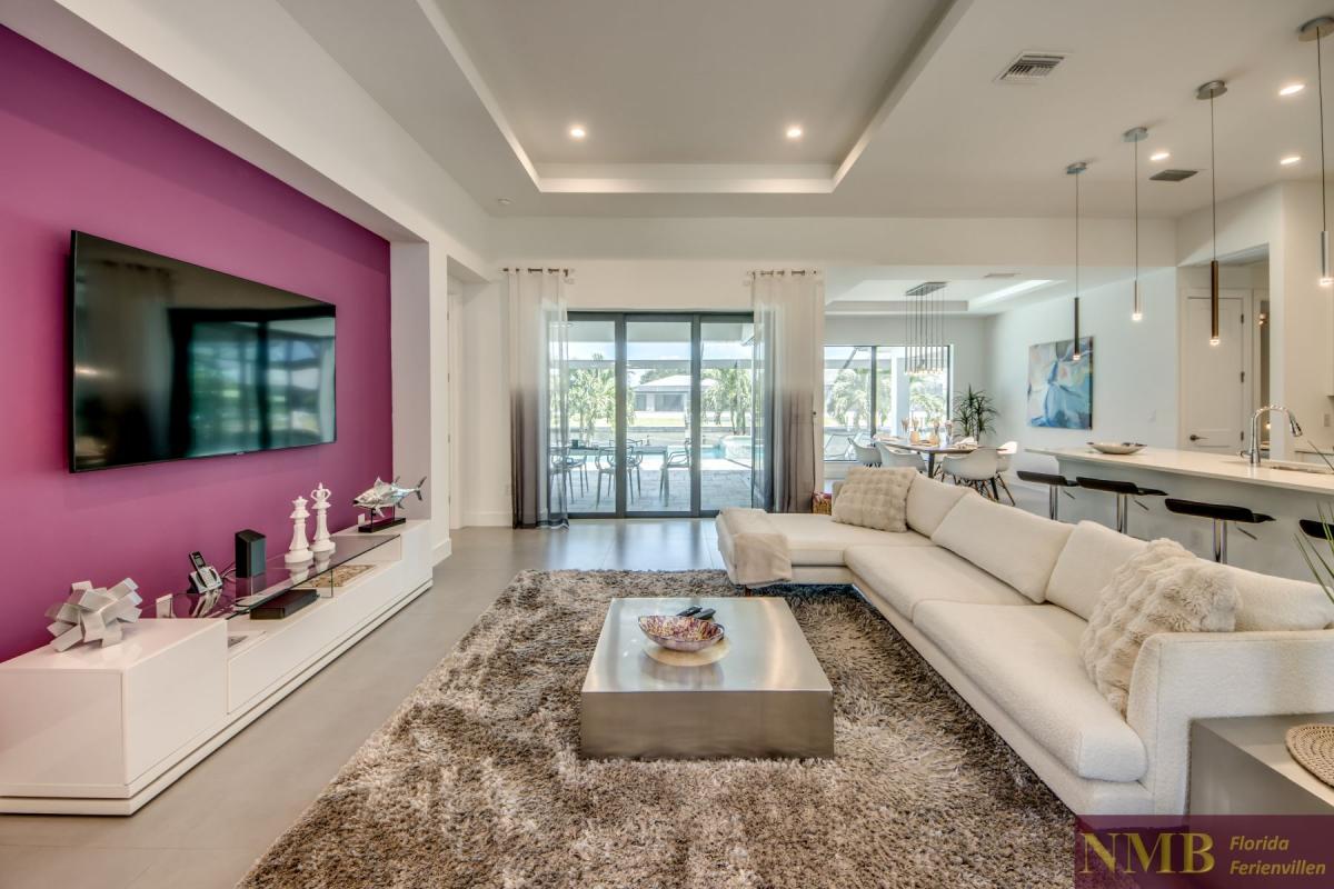 Ferienhaus-Cape-Coral-Pink-Lemonade_11-Family-Room