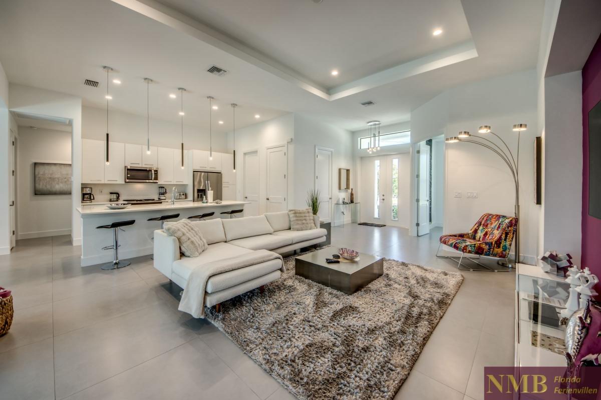Ferienhaus-Cape-Coral-Pink-Lemonade_18-Family-Room