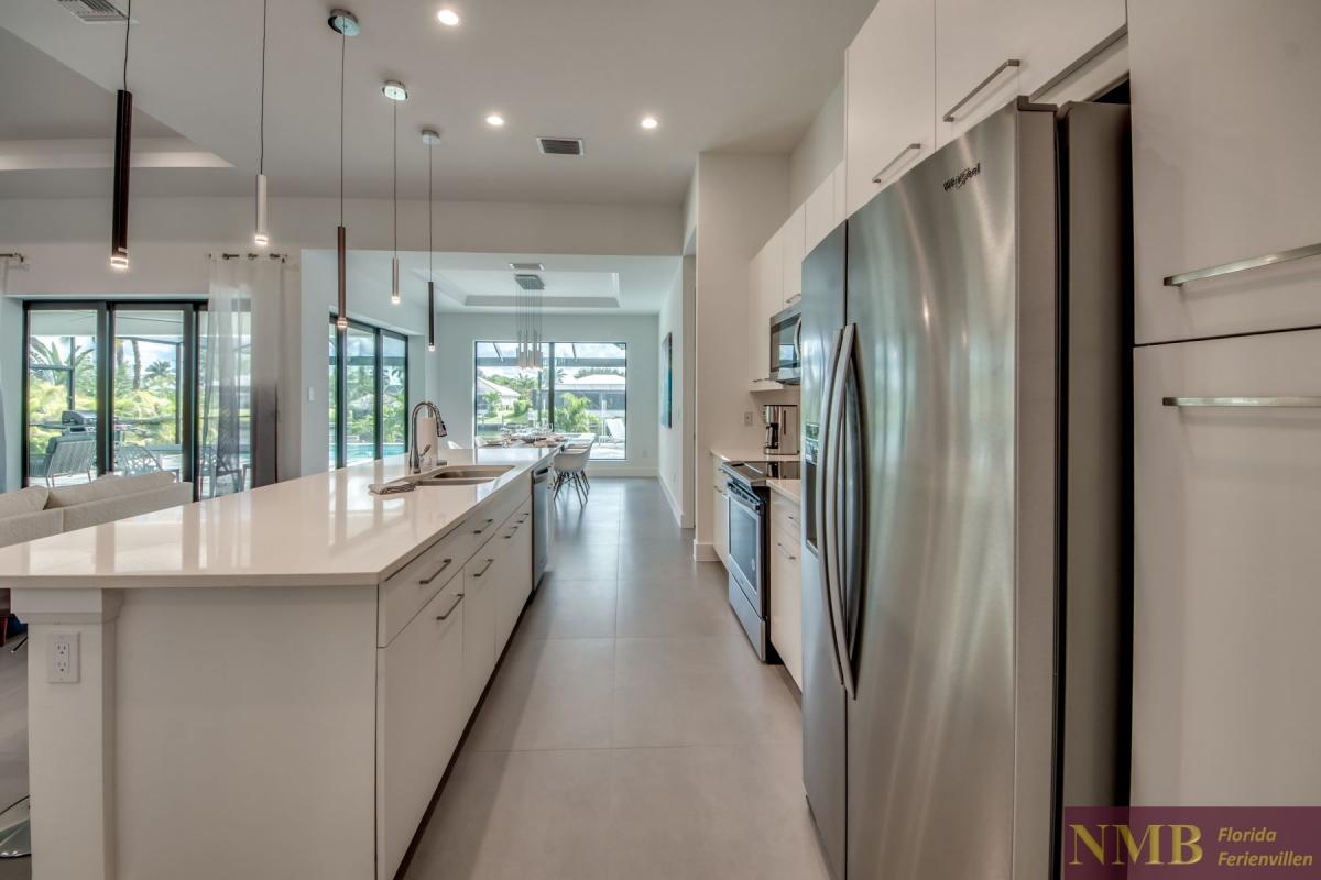 Ferienhaus-Cape-Coral-Pink-Lemonade_19-Kitchen