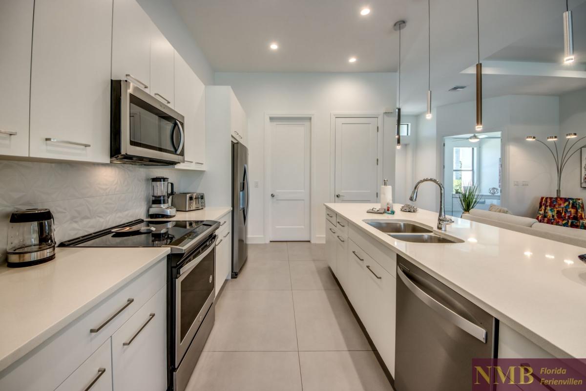 Ferienhaus-Cape-Coral-Pink-Lemonade_27-Kitchen