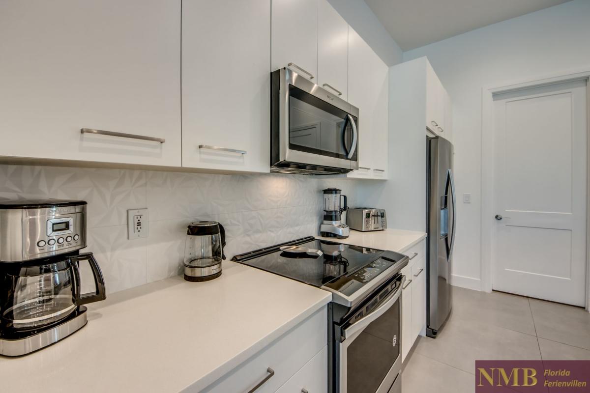 Ferienhaus-Cape-Coral-Pink-Lemonade_28-Kitchen
