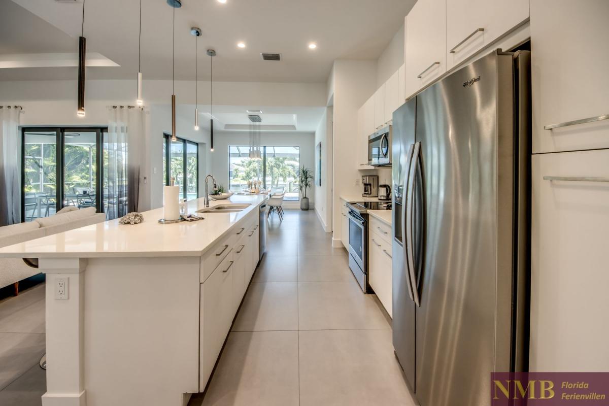 Ferienhaus-Cape-Coral-Pink-Lemonade_33-Kitchen