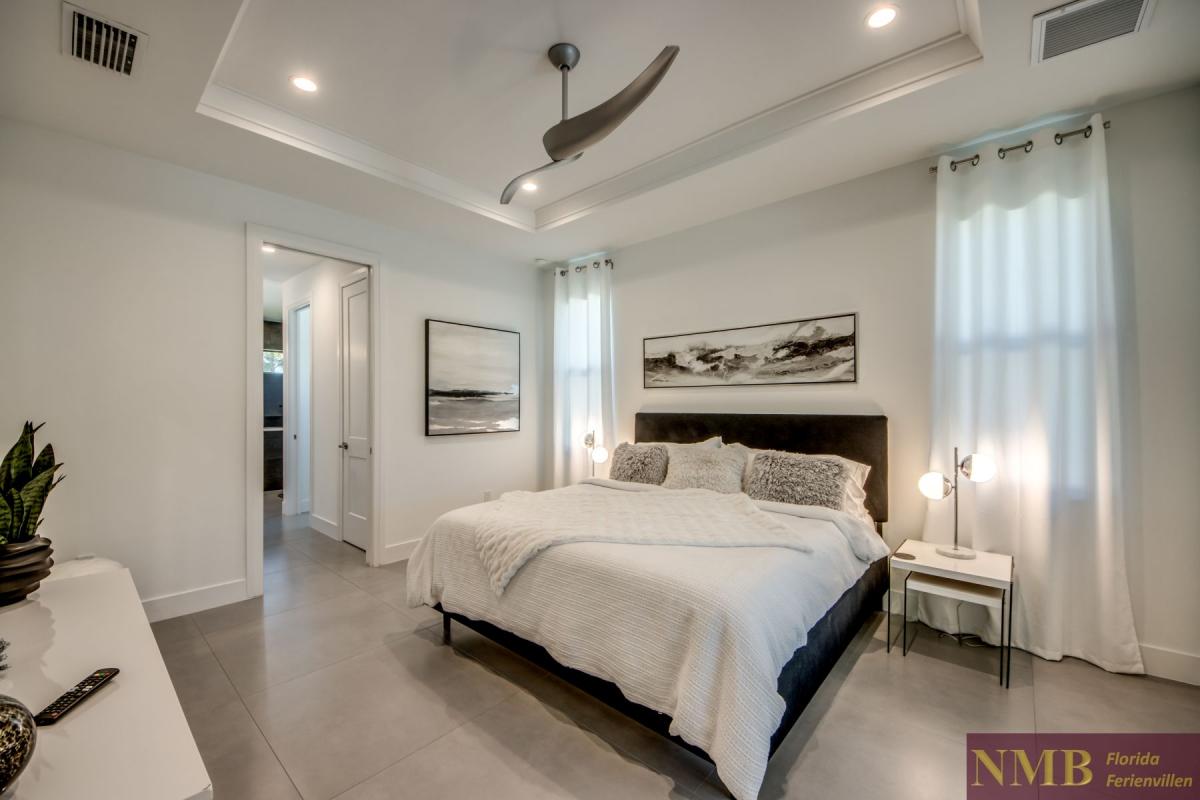 Ferienhaus-Cape-Coral-Pink-Lemonade_36-Master-Bedroom