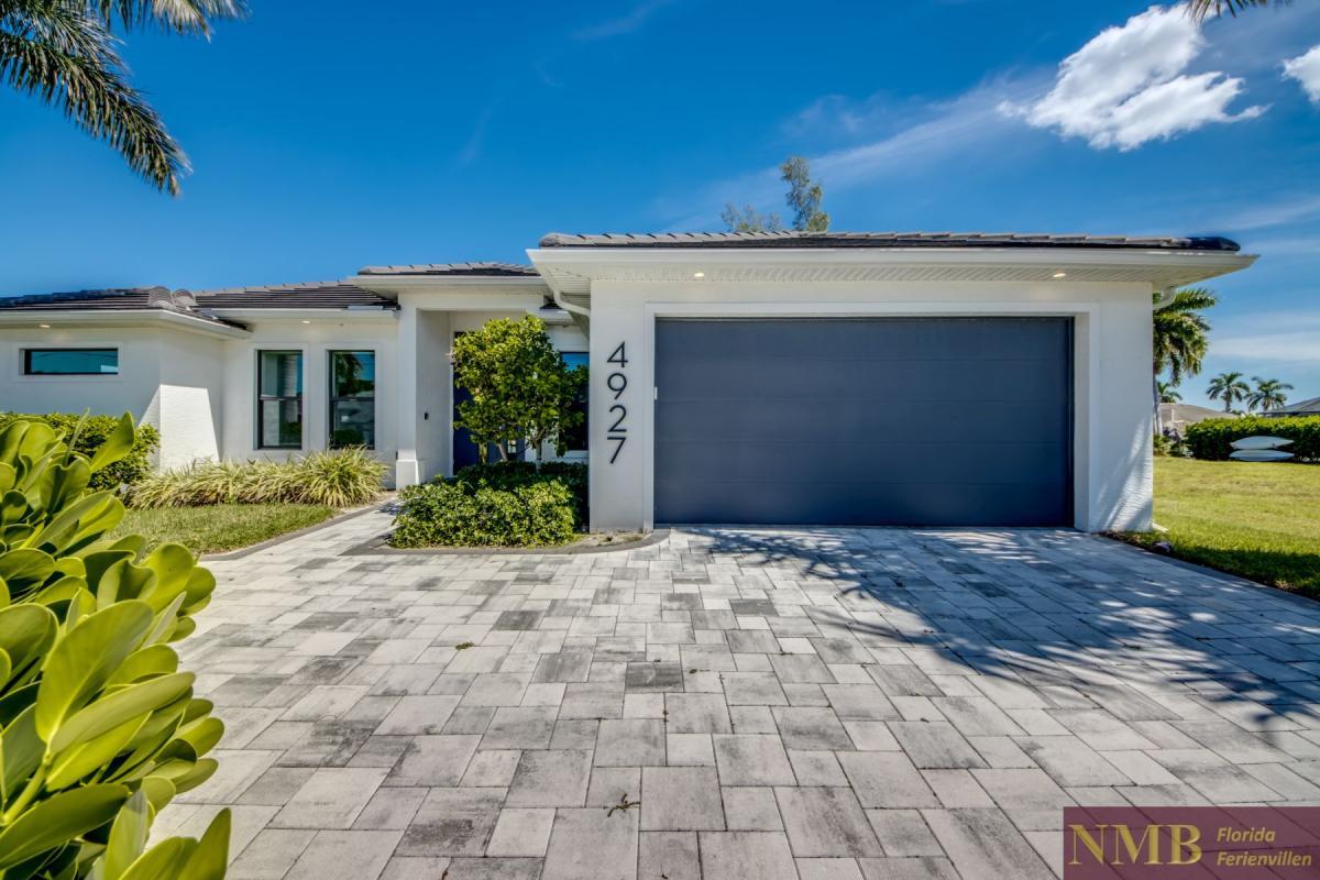 Ferienhaus-Cape-Coral-Pink-Lemonade_4-Front-of-Villa