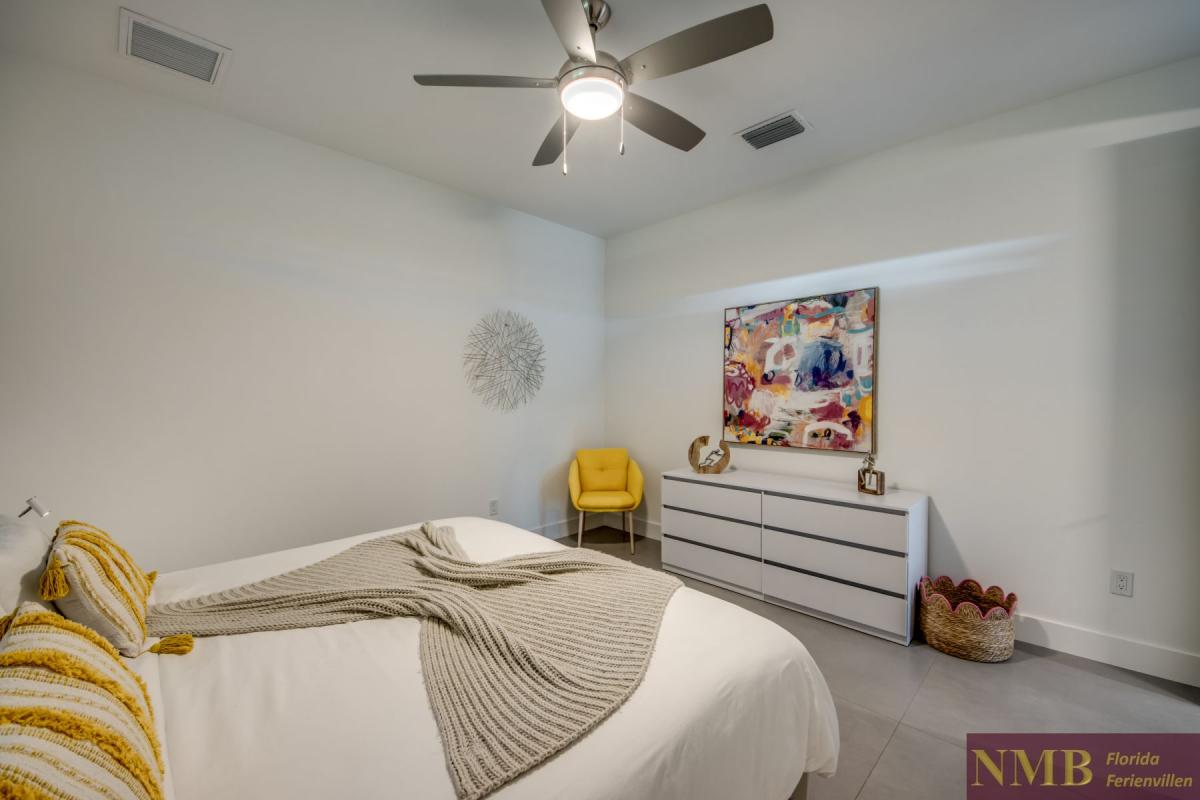 Ferienhaus-Cape-Coral-Pink-Lemonade_51-Bedroom-3