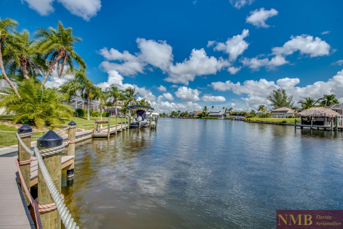 Ferienhaus-Cape-Coral-Pink-Lemonade_71-Back-View-and-Dock