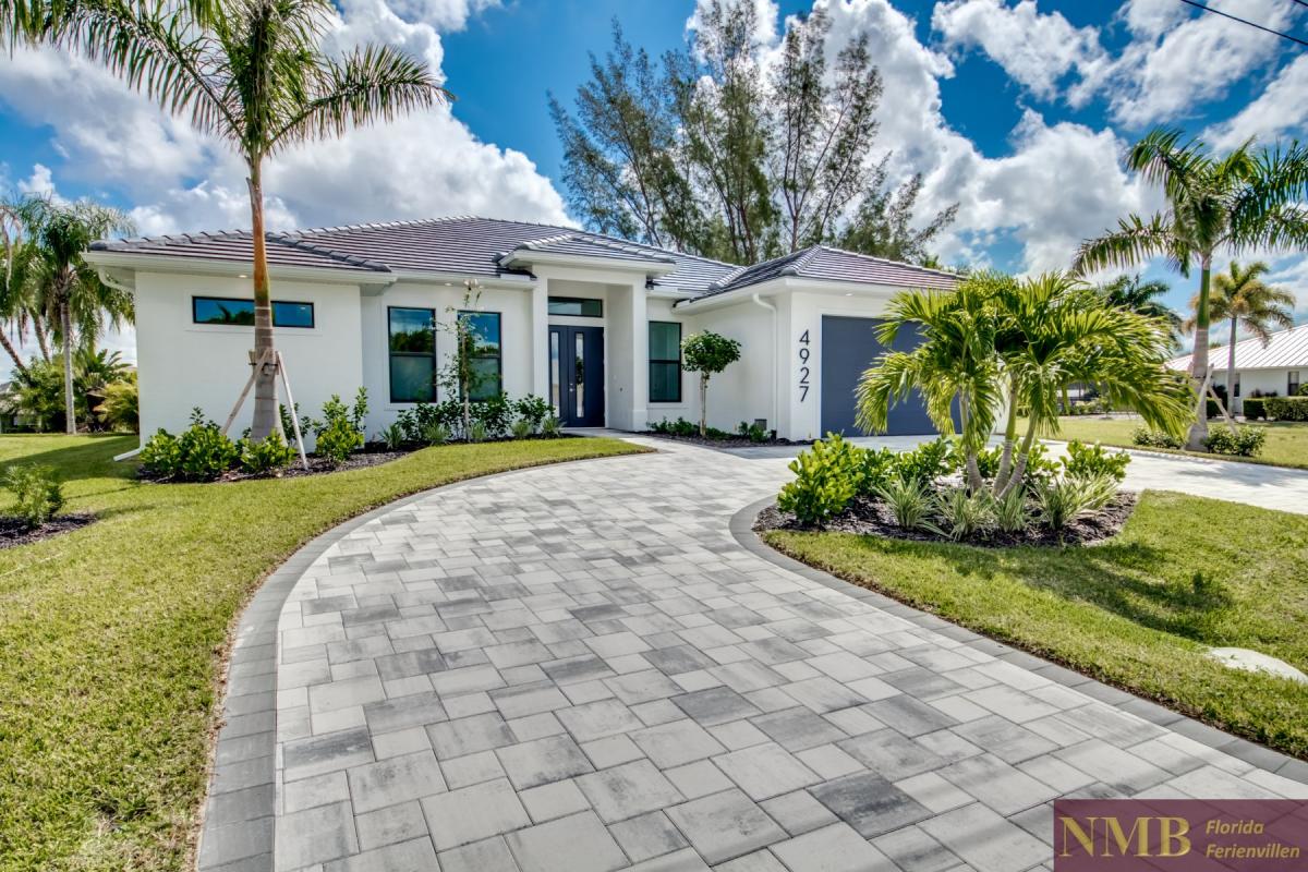 Ferienhaus-Cape-Coral-Pink-Lemonade_75-Front-of-Villa