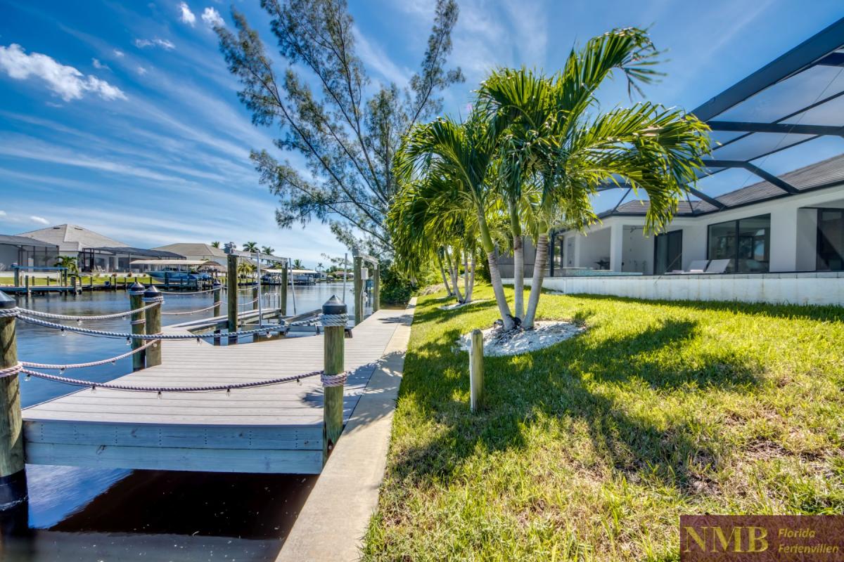 Ferienhaus-Cape-Coral-Pink-Lemonade_76-Back-of-Villa
