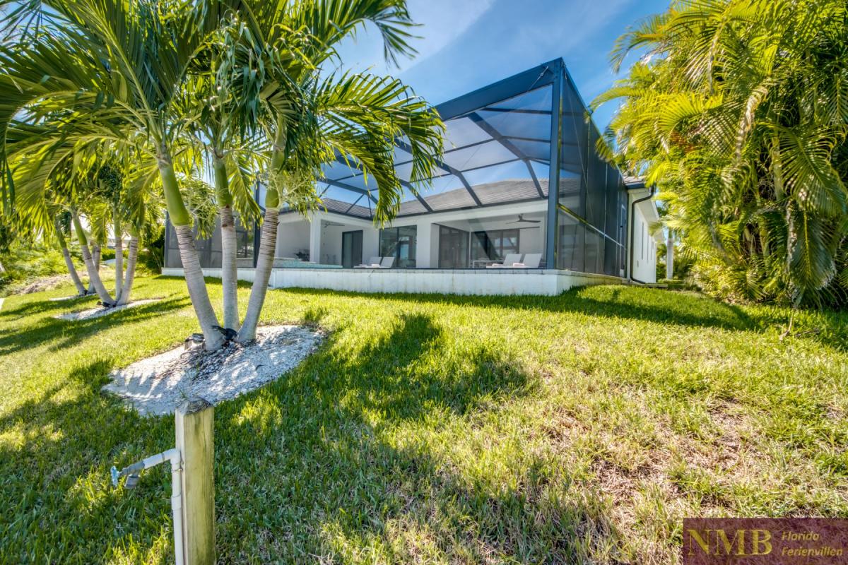Ferienhaus-Cape-Coral-Pink-Lemonade_77-Back-of-Villa
