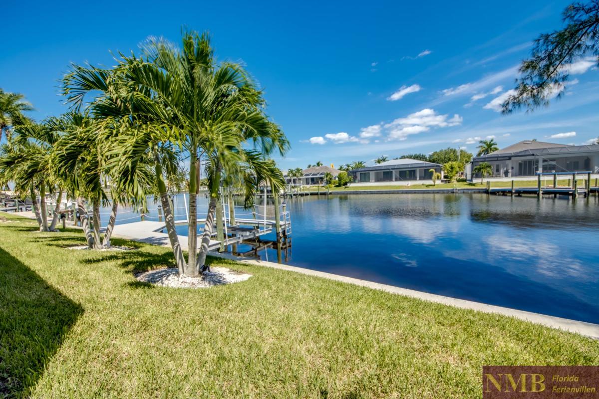Ferienhaus-Cape-Coral-Pink-Lemonade_79-Back-of-Villa
