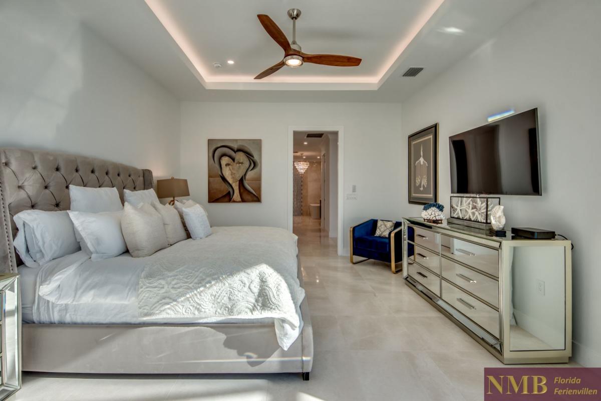 Ferienhaus-Cape-Coral-Madison-Garden_38-Master-Bedroom