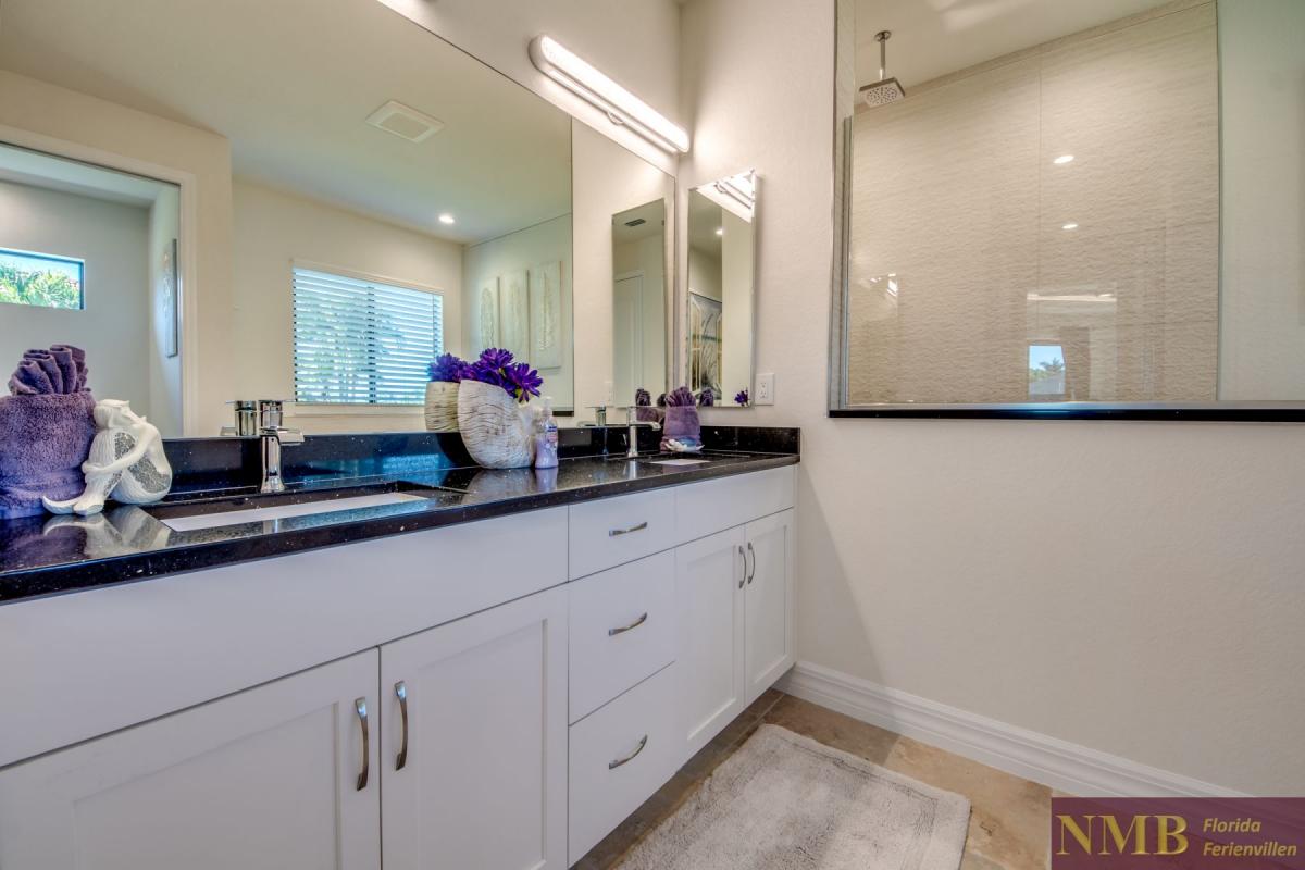 Ferienhaus-Cape-Coral-Genesis_43-Master-Bathroom