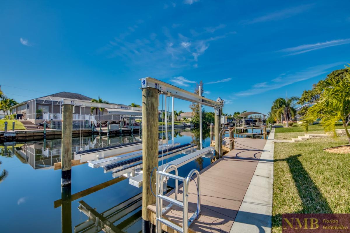 Ferienhaus-Cape-Coral-Genesis_81-Dock-Boat-Lift