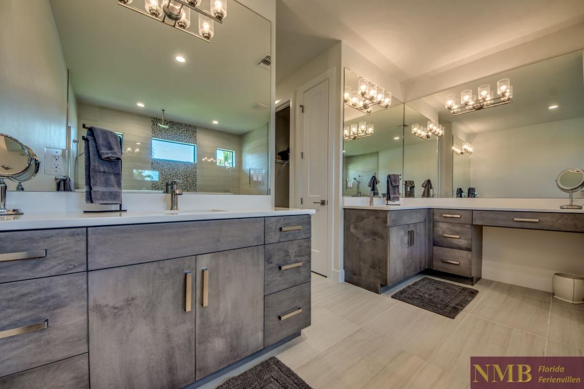 Ferienhaus-Cape-Coral-Ruby-Sunset_45-Master-Bathroom